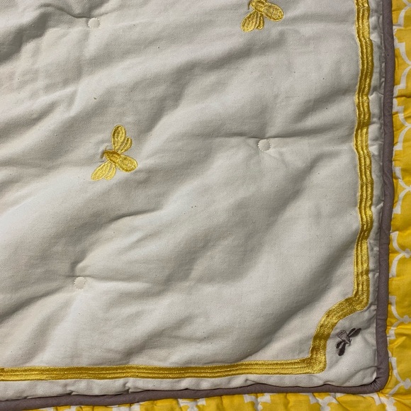 Petit Tresor of Beverly Hills French Bee Comforter - Picture 4 of 7